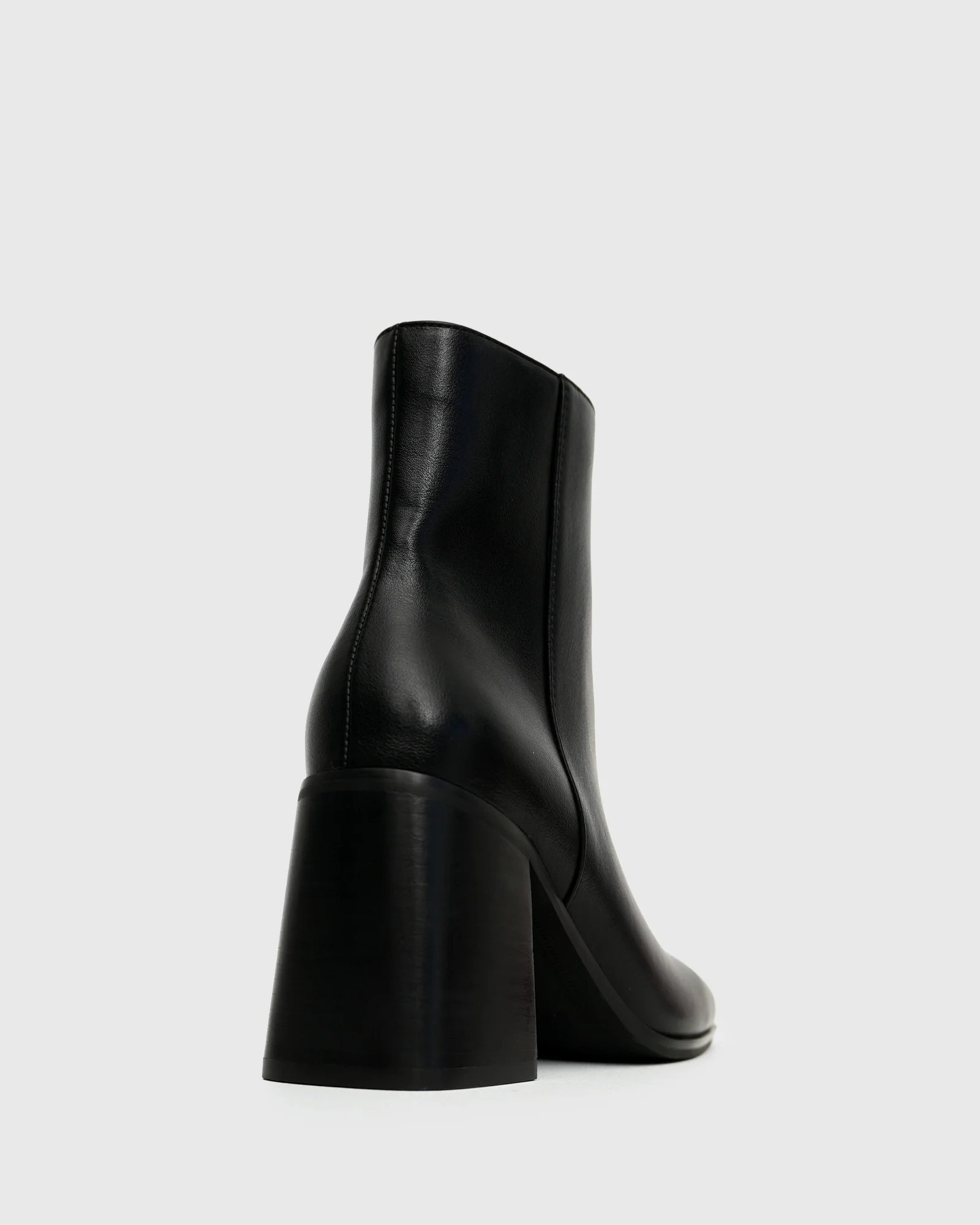 LUDO Block Heel Ankle Boots - Image 4