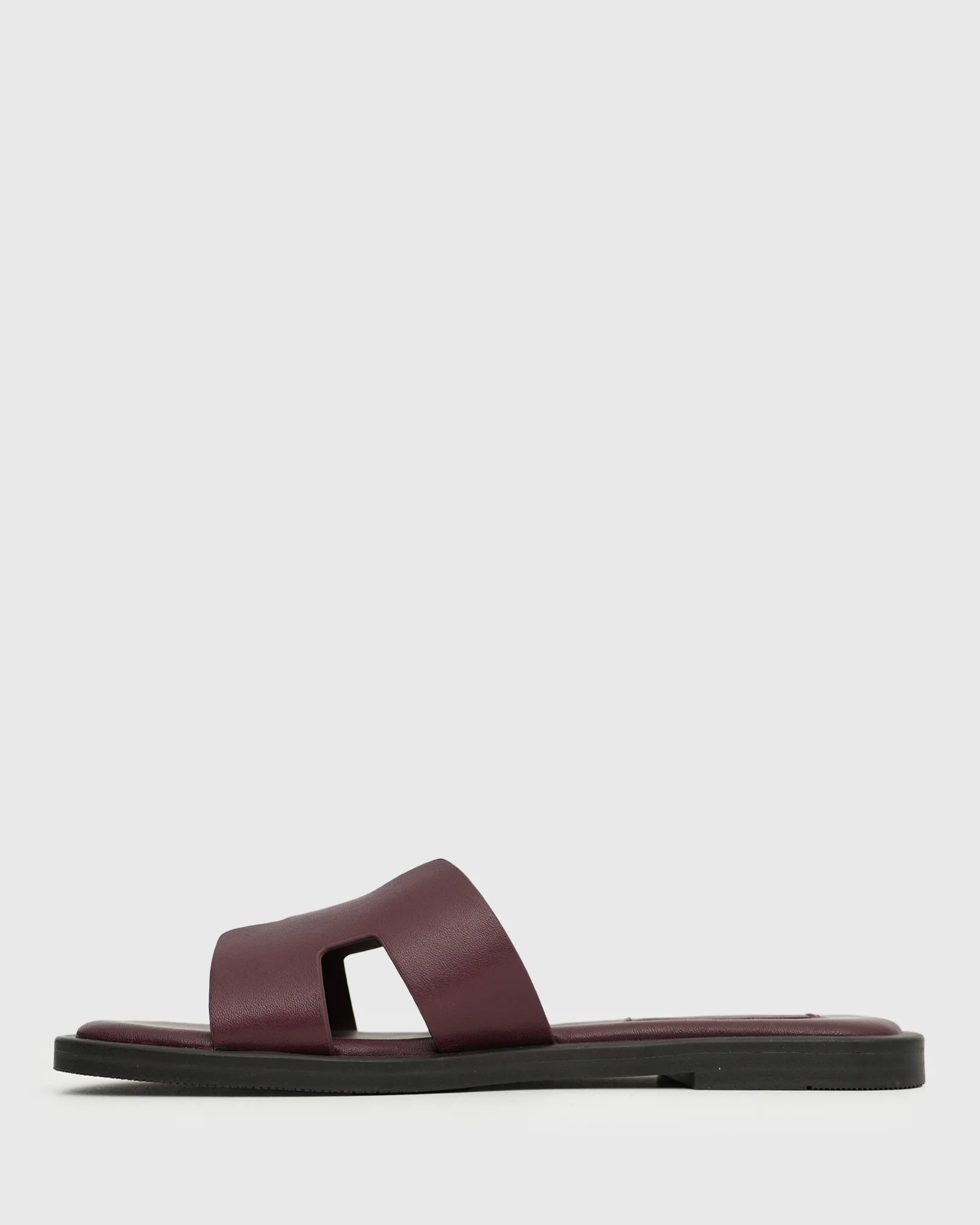 VIV Leather Flat Sandals - Image 3