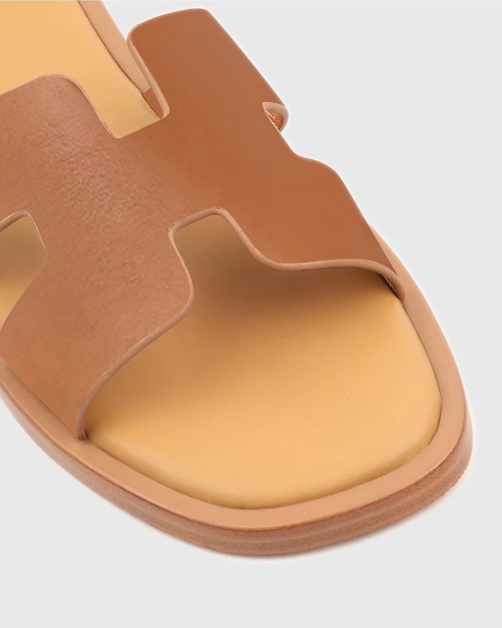 VIV Leather Flat Sandals - Image 3